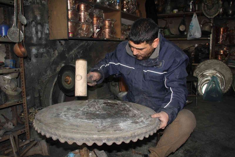 Ata yadigarı yaklaşık 200 yıllık ’Sini’ buldu: Elden geçirdikten sonra paha biçemiyor
