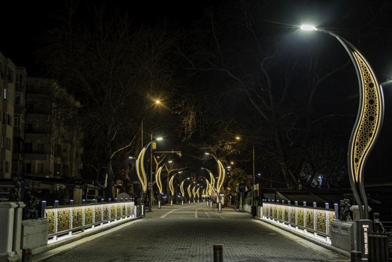 Postane Köprüsü’nün korkulukları yenilendi
