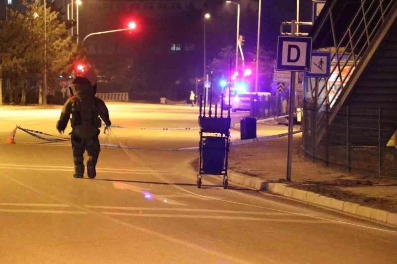 İl Emniyet Müdürlüğü yakınında unutulan valiz ekipleri harekete geçirdi
