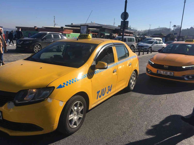 Eminönü’nde kurallara uymayan taksicilere ceza yağdı
