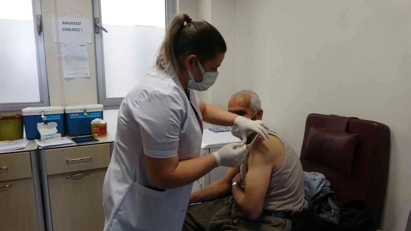 Yerli aşı Turkovac Muş’ta uygulanmaya başladı
