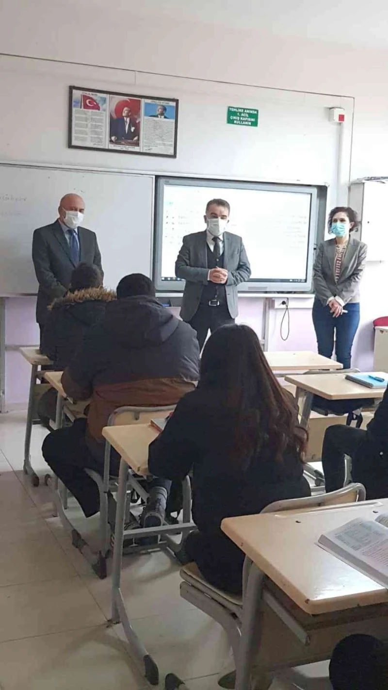 Edremit’te yarıyıl tatilinin ardından okullar açıldı
