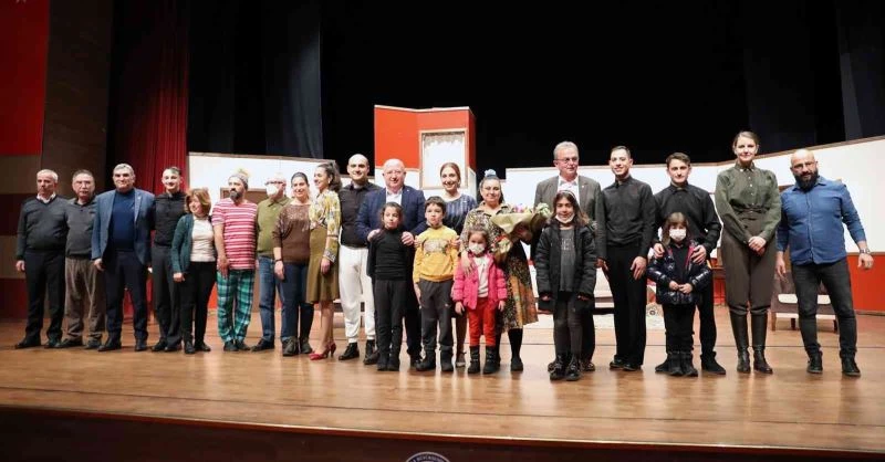 ‘Papaz Kaçtı’ izleyicisini kahkahaya boğdu
