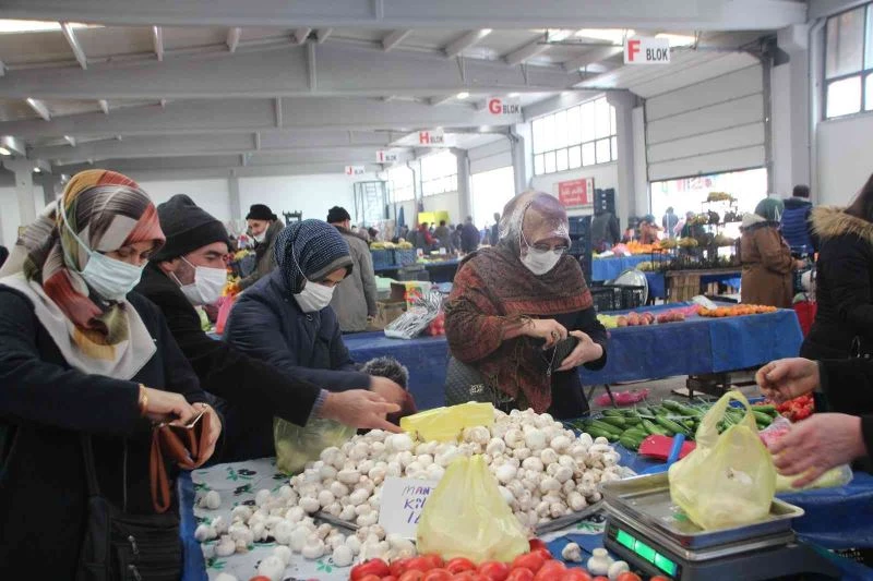 Mantarlar kapış kapış satılıyor
