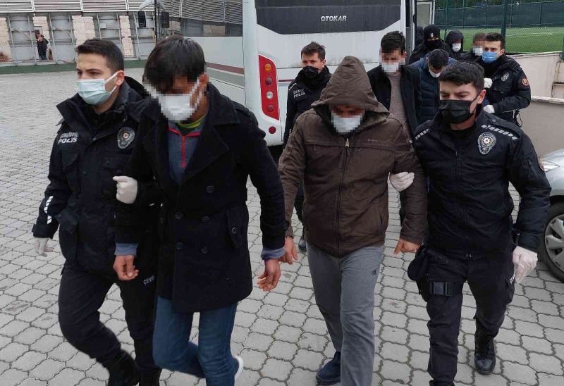 Samsun’da DEAŞ’tan 9 kişi sınır dışı, 3 kişinin sorgusu sürüyor
