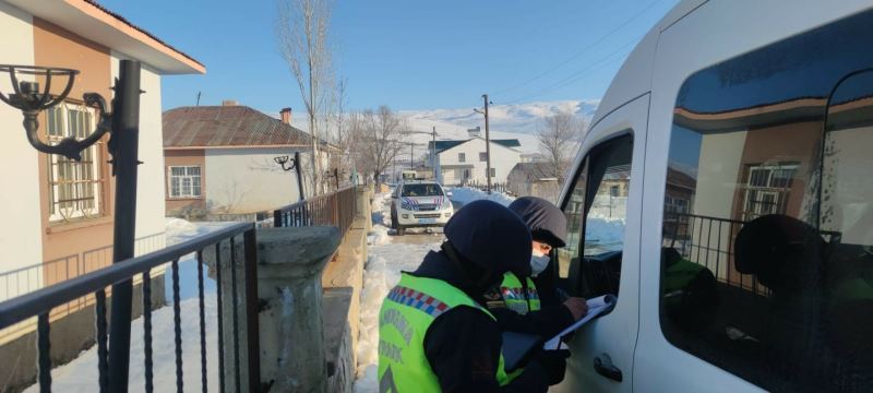 Bingöl’de jandarma okul servislerini denetledi
