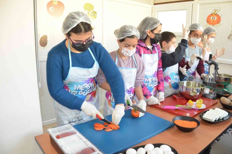 Mersin Büyükşehir Belediyesi geleceğin aşçılarını yetiştiriyor
