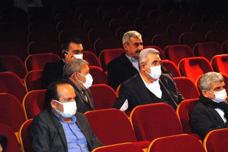 Adana Büyükşehir Meclisinde yine işçi çıkışları gündem oldu
