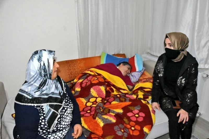 Milletvekili Bahar Ayvazoğlu, Of ilçesinde yaşlı ve hastaları ziyaret etti
