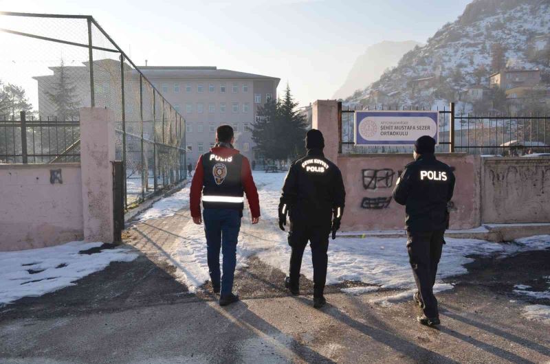 Polis ekiplerinden çocuk ve gençlerin korunmasına yönelik denetim
