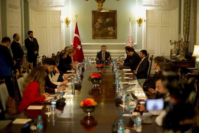 Hazine ve Maliye Bakanı Nebati, İngiltere’de bankacı ve yatırımcılarla bir araya geldi

