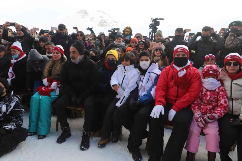 Vali Akbıyık: “Kar festivaline 20 bin kişi katıldı”
