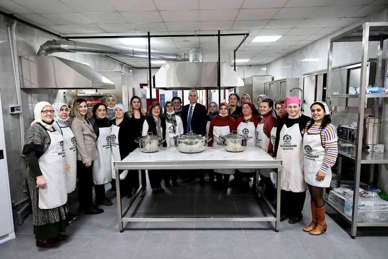 Büyükşehirde aşçı yardımcılığı kursu devam ediyor
