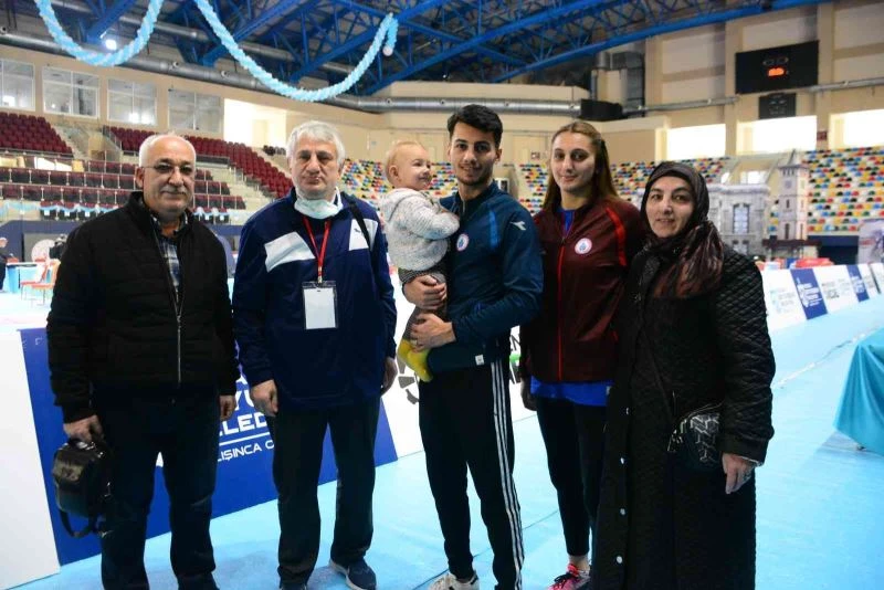 Bu ailenin her ferdi karateci
