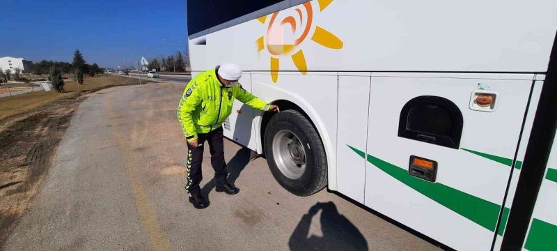 Yolcu otobüslerinde kış lastiği ve emniyet kemeri denetimi yapıldı