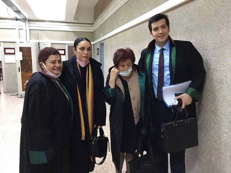 Ezgi Mola ‘hakaret’ suçundan hakim karşısına çıktı
