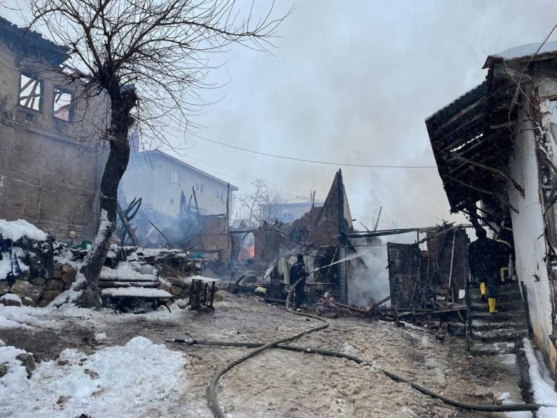 Bilecik’te çıkan ev yangınında 2 kişi kurtarılırken 1 kişi hayatını kaybetti

