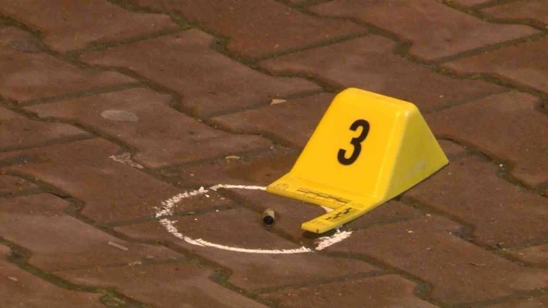  Kurşun yağmuruna tutuldu, aracıyla hastaneye gitti
