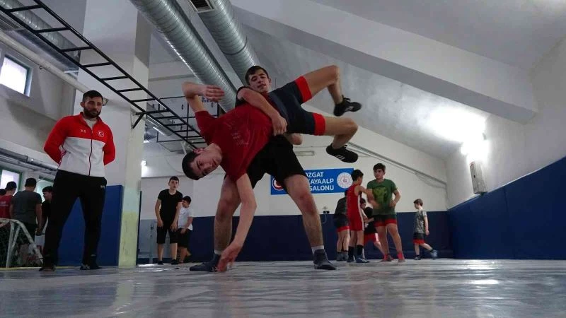 Güreşin kalbi, Yozgat Belediyesi Bozok Spor Kulübü’nde atıyor
