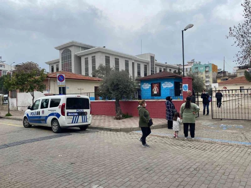 Okulun kazan dairesindeki duman panikletti
