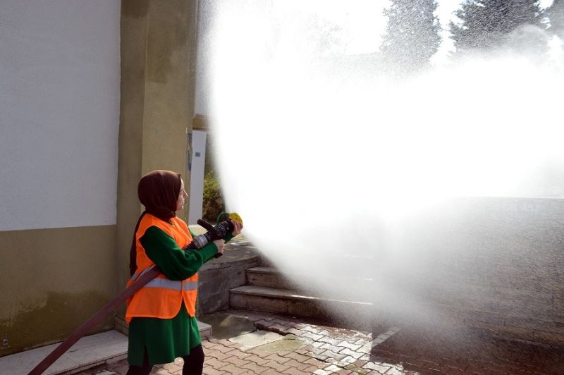 Bu eğitimlerle vatandaşlarda ateş savaşçısı olacak
