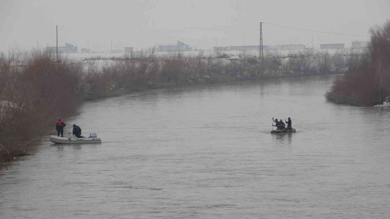 Karasu Nehri’ne düşen Yağmur’u arama çalışmalarına 8. günde de ara verildi
