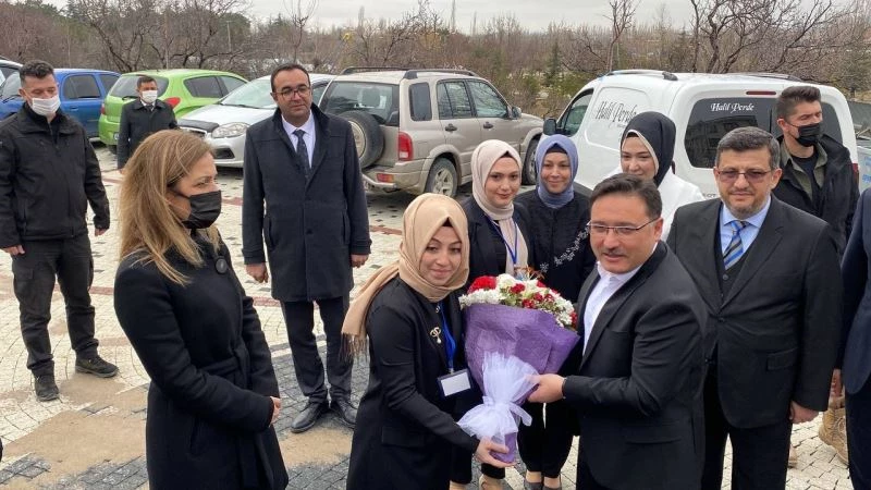 Kadınlar kültür evinde sadece üretime katılmıyor, sosyal yönden de gelişiyor
