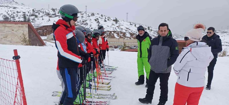 Kabadüzlü öğrenciler, Kayak yarışmalarında Ordu’yu temsil edecekler
