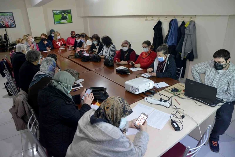 Bu eğitimle 50 yaş ve üzerindeki vatandaşlar internet uygulamalarını kullanabilecek
