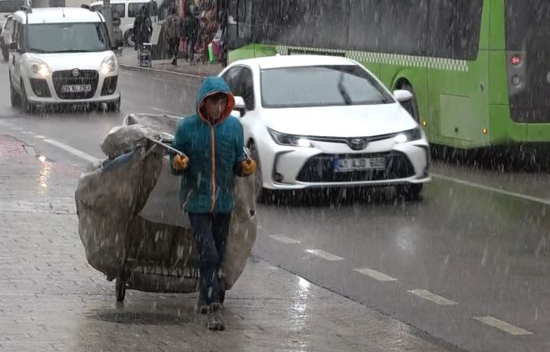 Meteoroloji’nin uyarılarının ardından Kocaeli’de kar yağışı başladı
