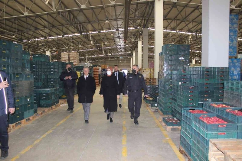 Kaymakam ve belediye başkanından stokçuluk denetimi
