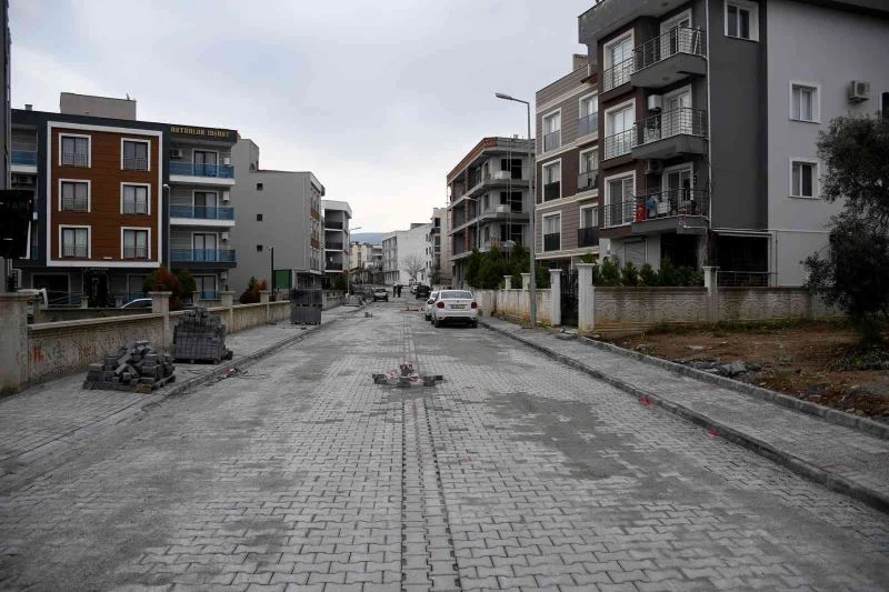 Davutlar’da alt ve üst yapı çalışmaları devam ediyor
