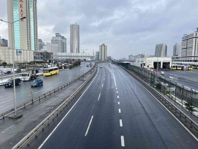 Vatandaşlar uyarıları dikkate aldı, iş çıkış saati yollar boş kaldı
