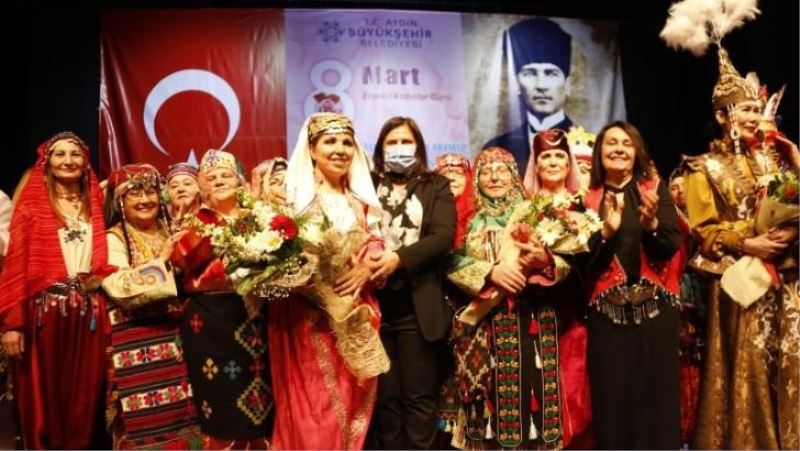 Eskişehir Anadolu Bacıları, ’Geçmişten Günümüze Kahraman Türk Kadınları’ defile programına katıldı
