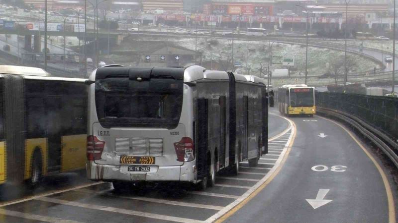 Haramidere’de metrobüs kazası: 4 yaralı
