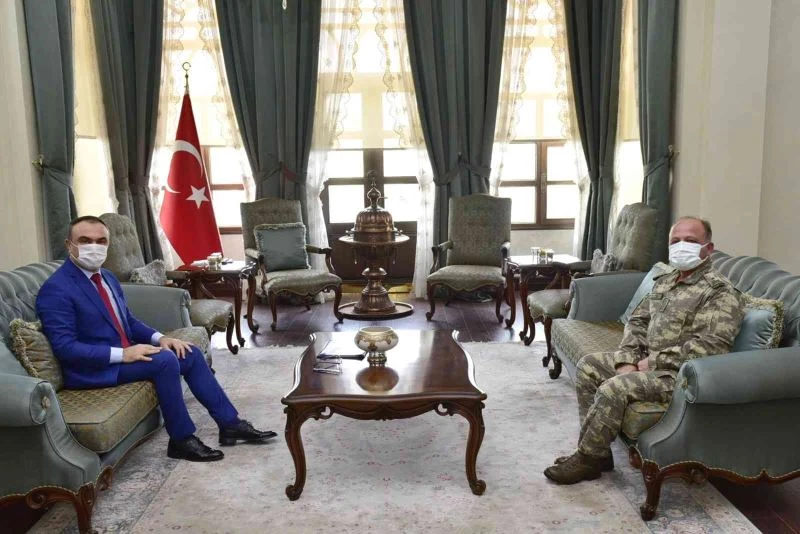 Vali Soytürk, Tuğgeneral Oruçoğlu ile bir araya geldi
