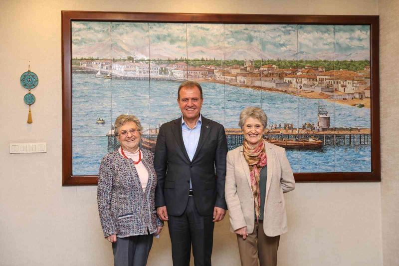 Başkan Seçer, Türkiye’nin ilk kadın il belediye başkanı Müfide İlhan’ın kızlarını ağırladı

