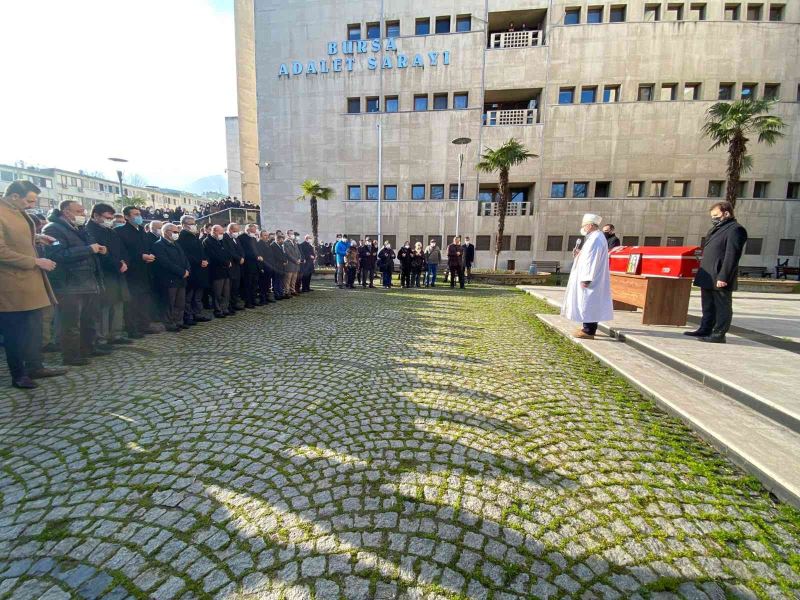 Bursa’da parkta ölü bulunan kadın hakim için Bursa Adliyesinde tören düzenlendi
