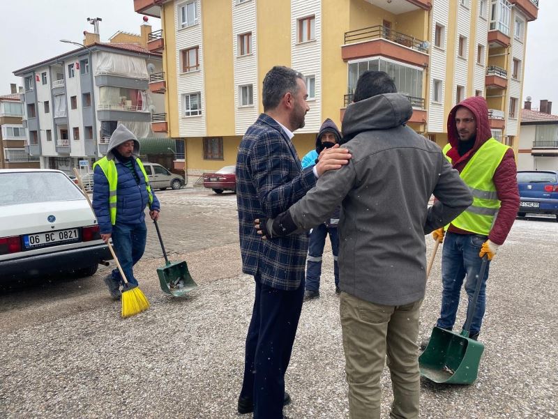 Pursaklar’ın Temizlik Timi bahar temizliğinde
