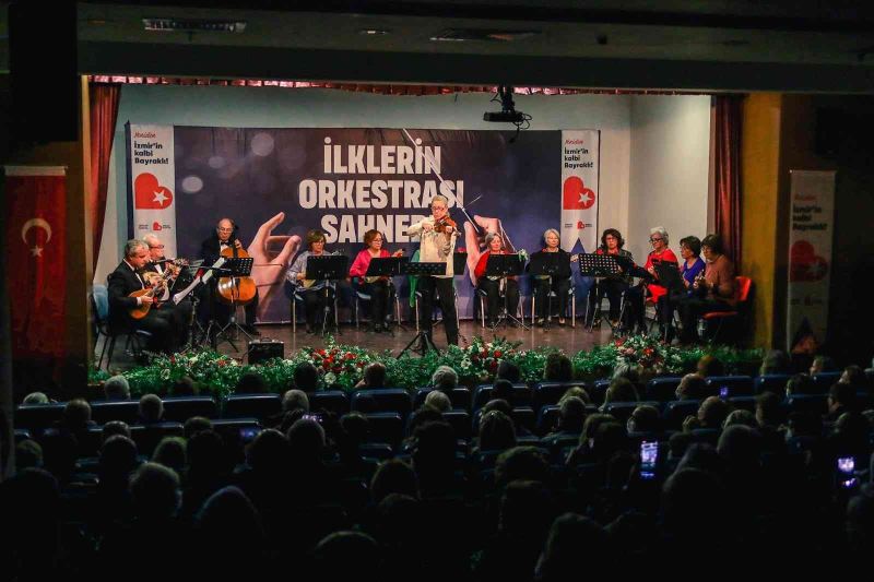 Bayraklı’nın Mandolin Orkestrası dinleyenleri etkiledi
