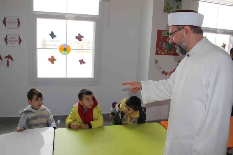 Diyanet İşleri Başkanı Erbaş: “Gençlerimizi ve çocuklarımızı camilere yönlendirelim”
