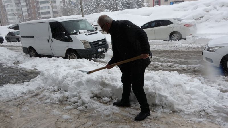 Bitlis’te 162 köy yolu ulaşıma kapandı
