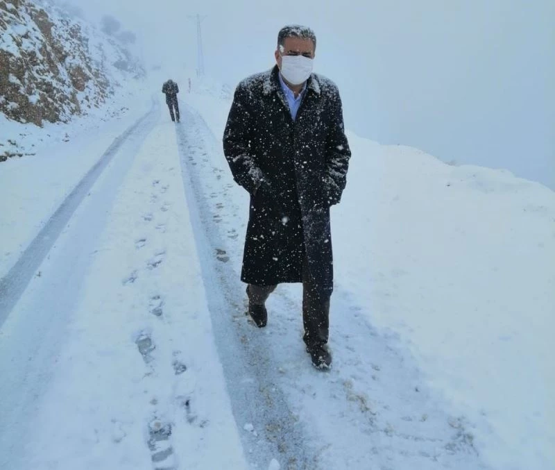 Milletvekili Fırat, Tut ilçesinde kar kış dinlemedi
