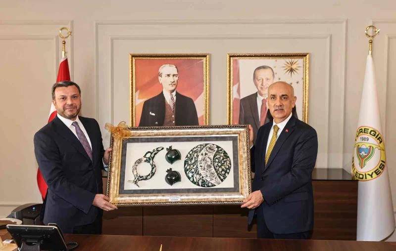 Bakan Kirişci: “7 gün 24 saat biz de Yüreğir’imizin hizmetindeyiz”
