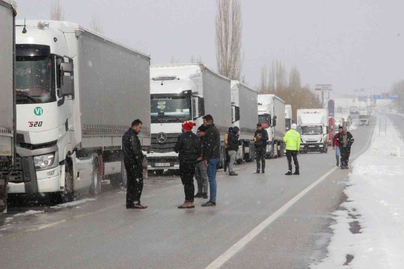 Ağır tonajlı araçlara 24 saattir kapalı olan Karaman-Mersin yolu ulaşıma açıldı
