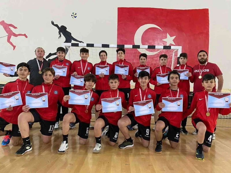 Hentbol yıldız erkeklerde Türdü, finallere kaldı
