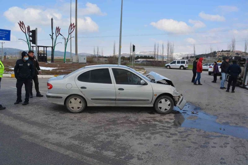 Bigadiç’te ambulans kaza yaptı
