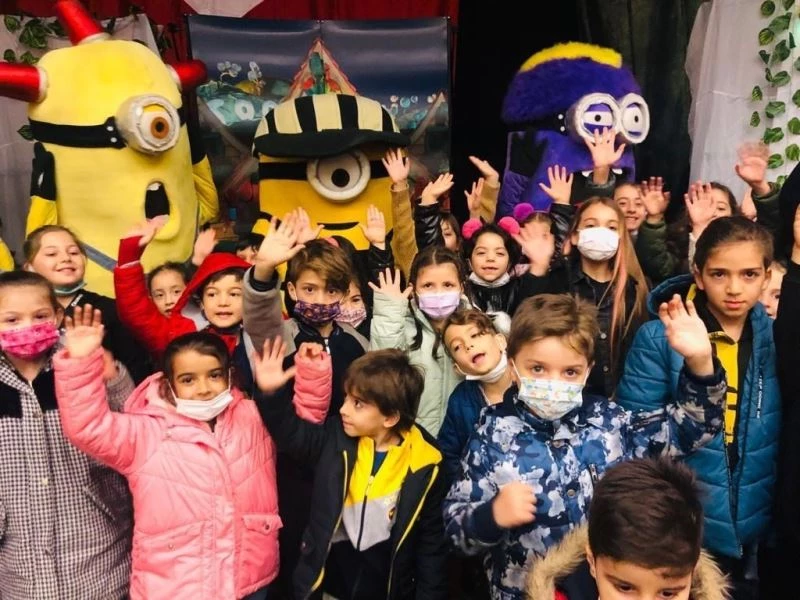 Çocuklar, ’Minyonlar Masalı’ adlı tiyatroyla eğlenceli vakit geçirdiler
