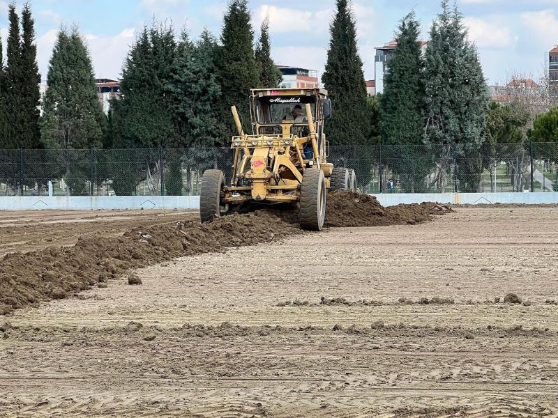 Turgutluspor’un çim sahaları bakıma alındı
