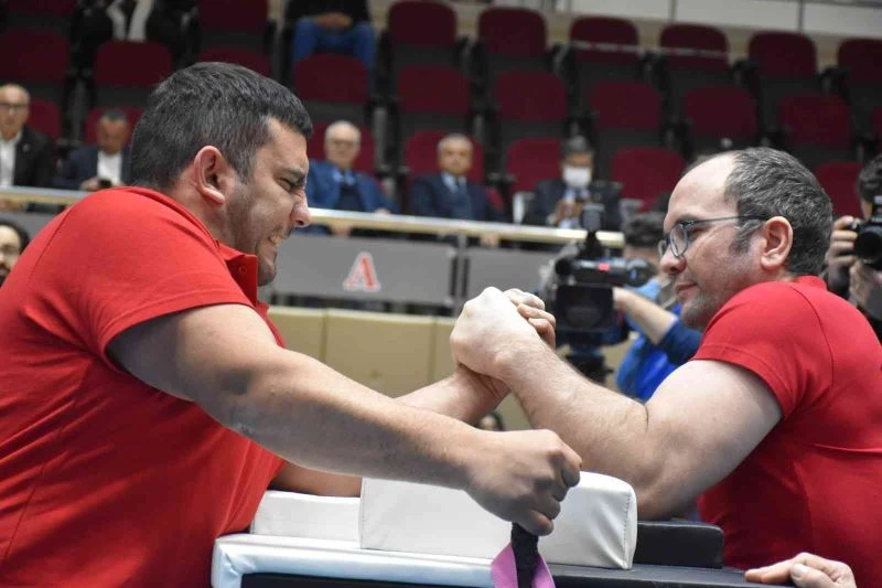 Türkiye’nin engelsiz bilek güreşçileri Karabük’te buluştu
